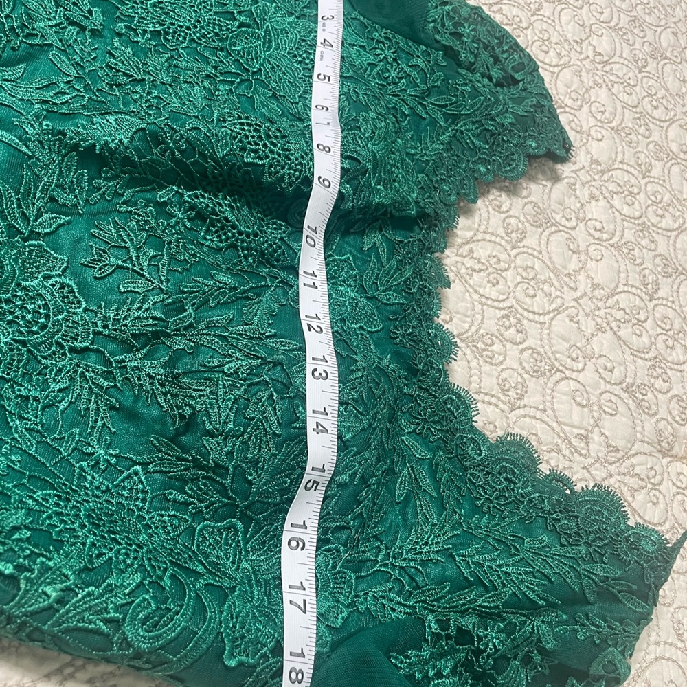 Long Green Color Gown Size 6-8 - Picture 4 of 16